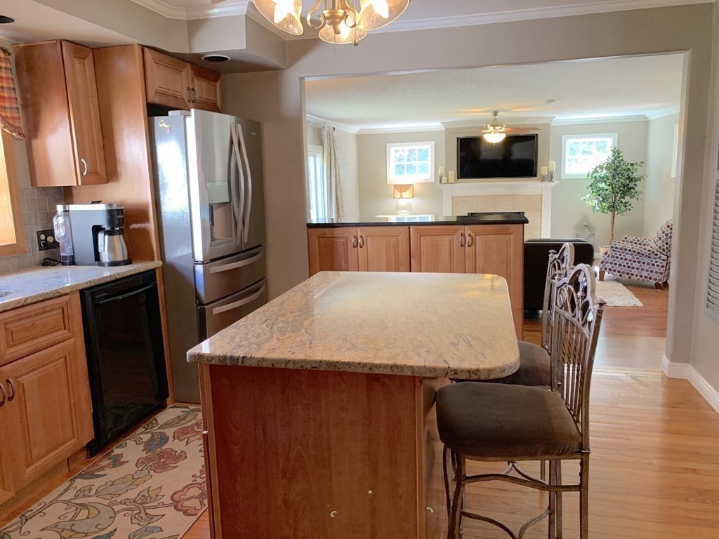 65 Viscount Road Longmeadow, MA 01106 - Photo 8 of 37