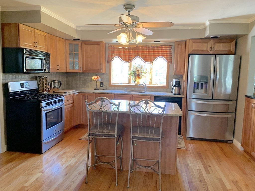 65 Viscount Road Longmeadow, MA 01106 - Photo 9 of 37