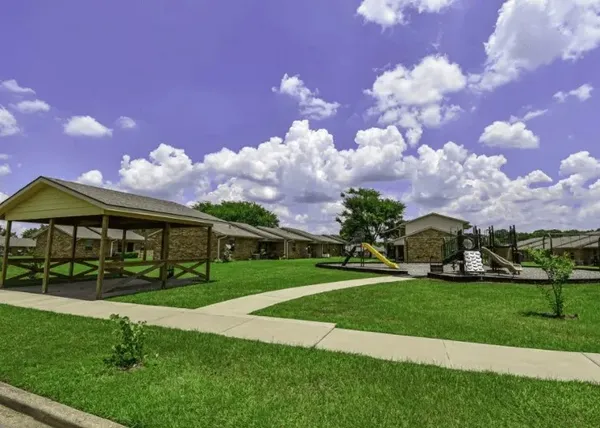 a view of a yard in front of the house