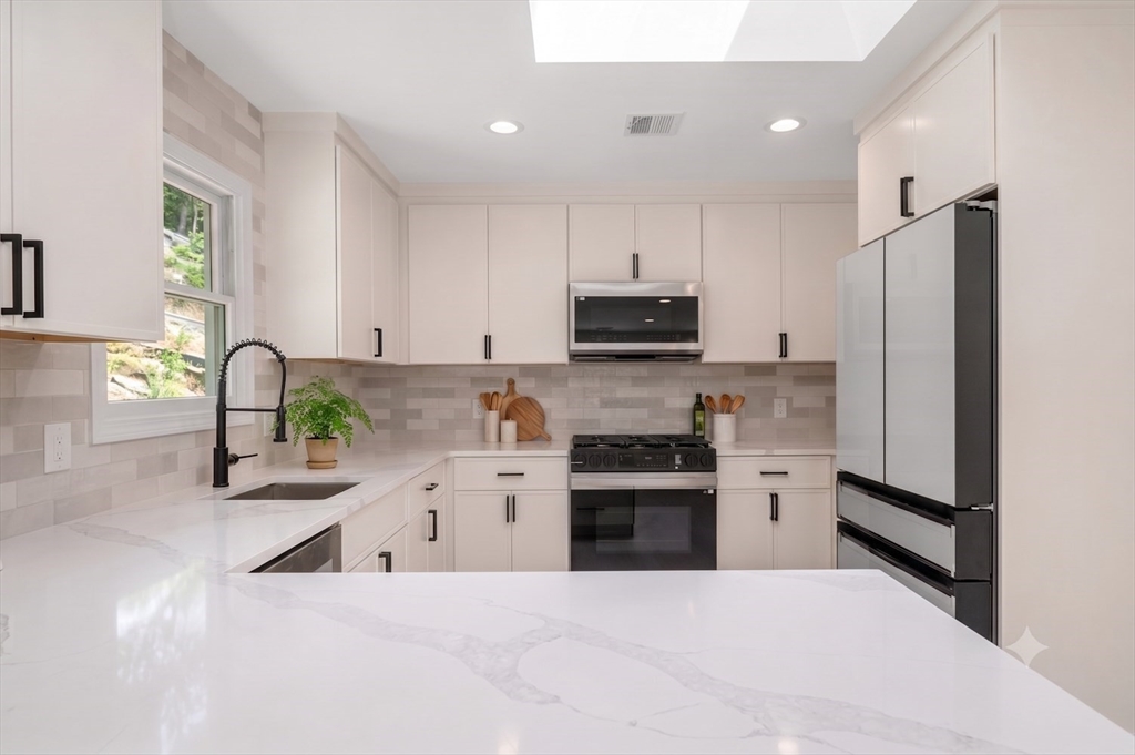 29 Rockway Road Peabody, MA 01960 - Photo 2 of 16