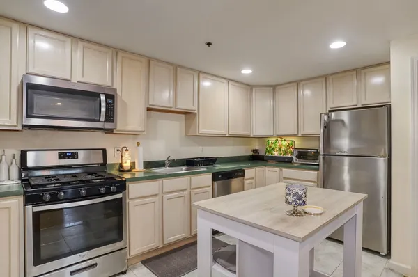 $4,850 | 217-219 Clinton Street, Unit 7, Hoboken, NJ 07030