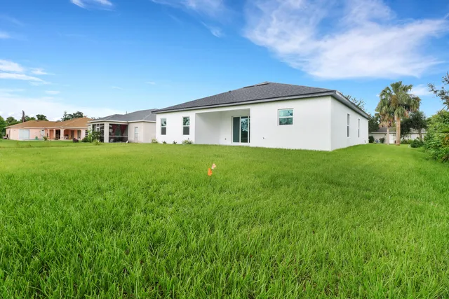a view of a house with a big yard