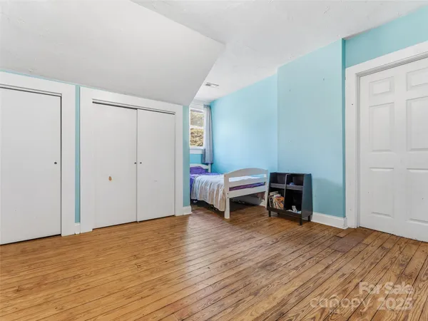 a view of a bedroom with a workspace