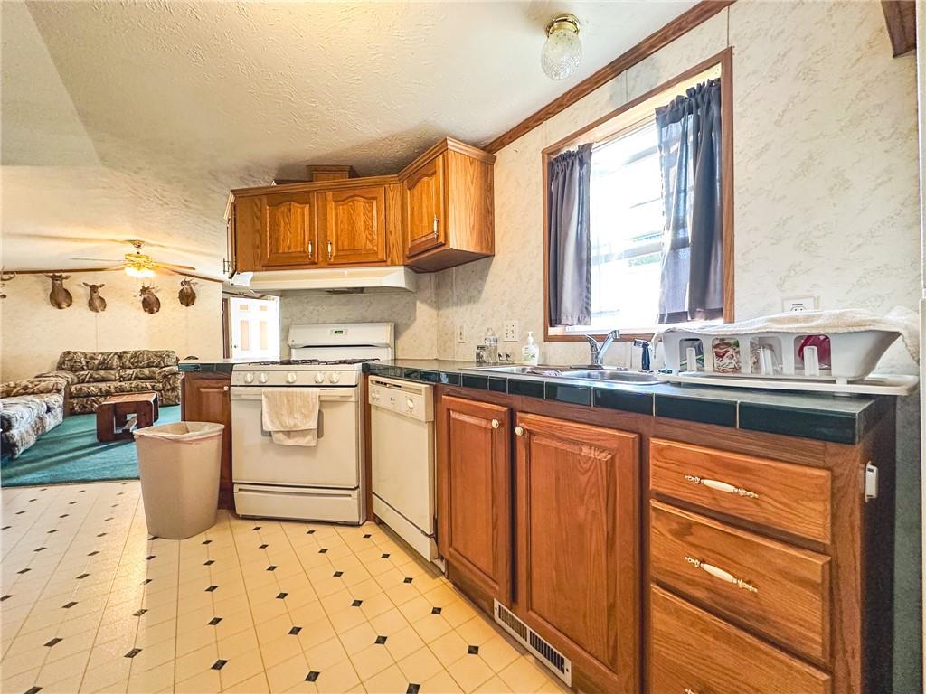 153 Ash Street Rochester, PA 15074 - Photo 7 of 15