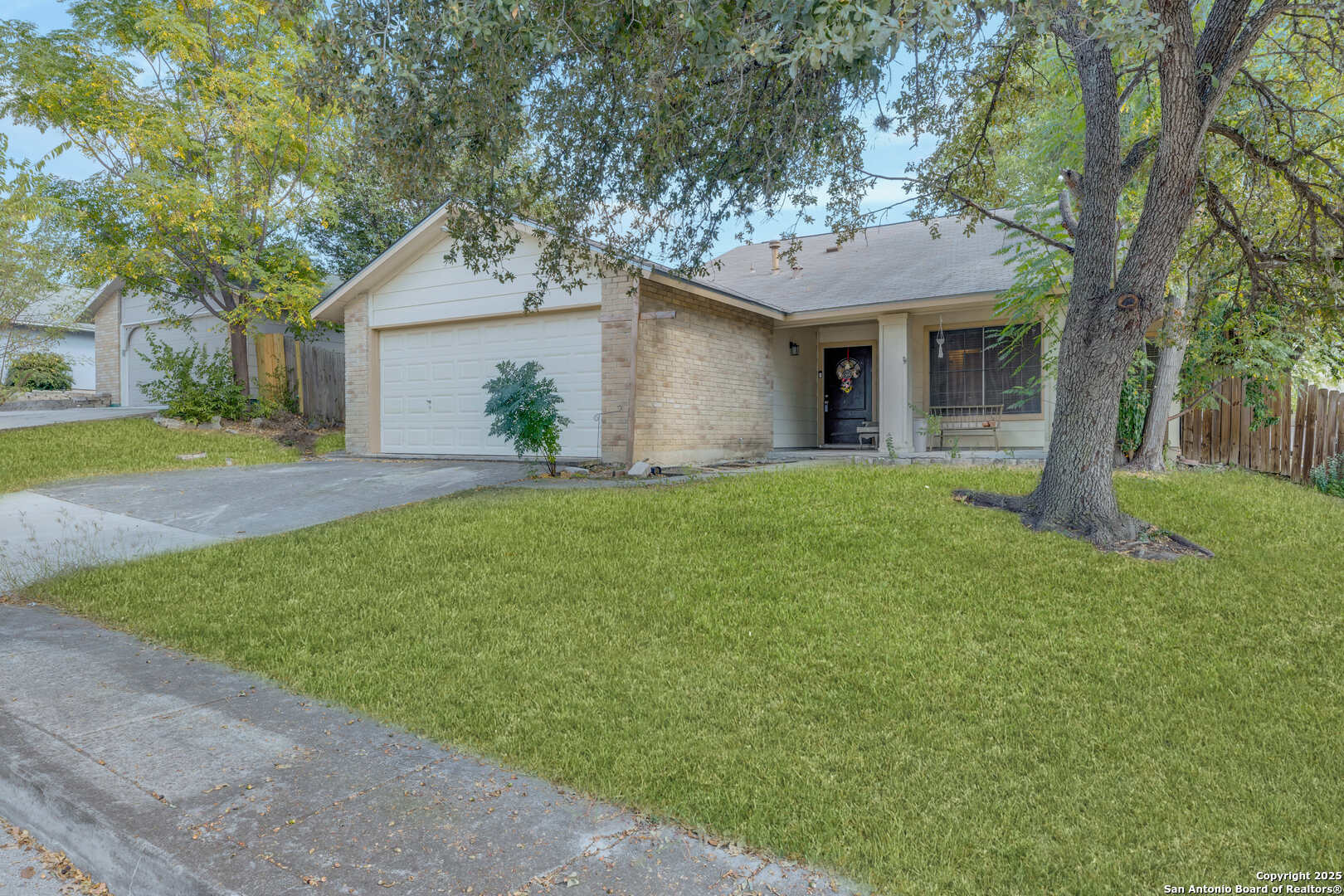 8308 Spring Town Street Converse, TX 78109 - Photo 3 of 31