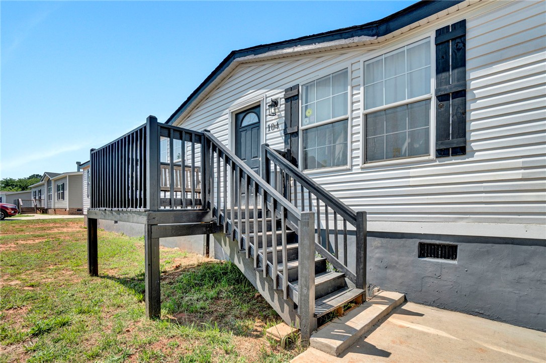 104 Garrett Maxwell Road Anderson, SC 29626 - Photo 2 of 36