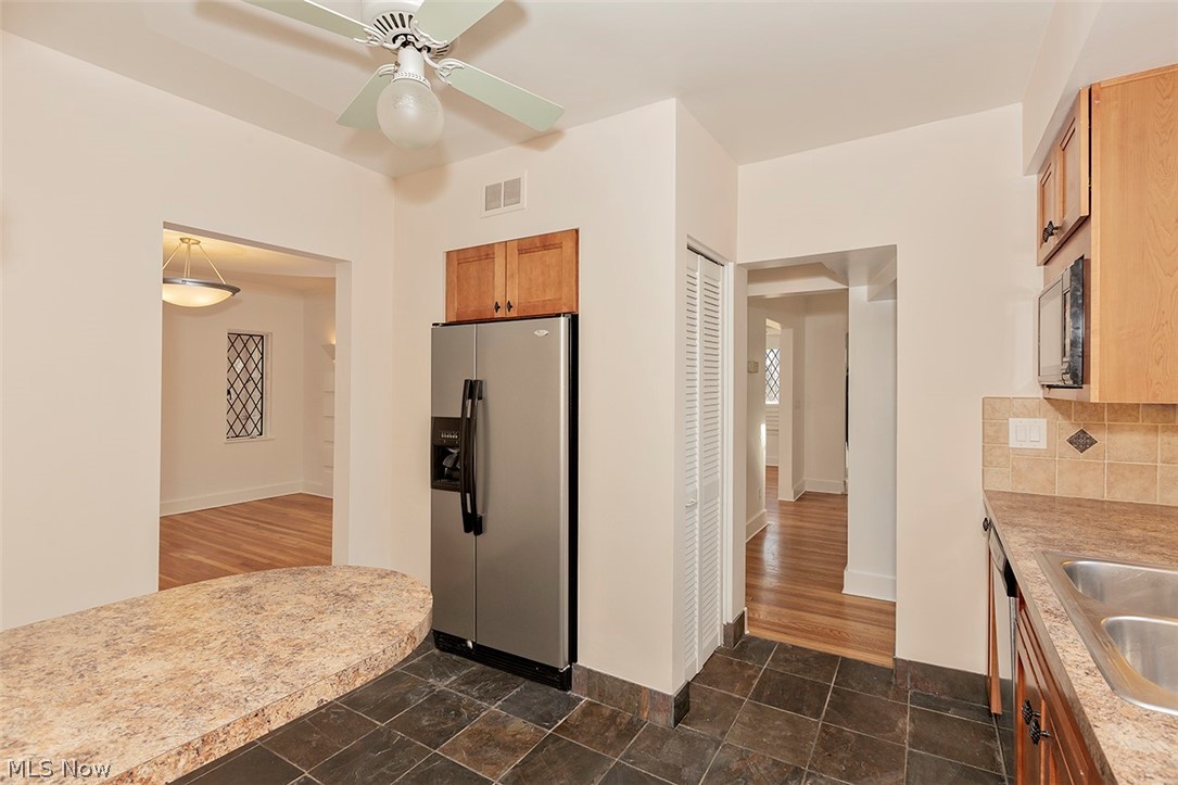 3286 Stockholm Road Cleveland, OH 44120 - Photo 12 of 30