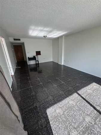 $1,600 | 15600 Northwest 7th Avenue, Unit 215, Miami, FL 33169