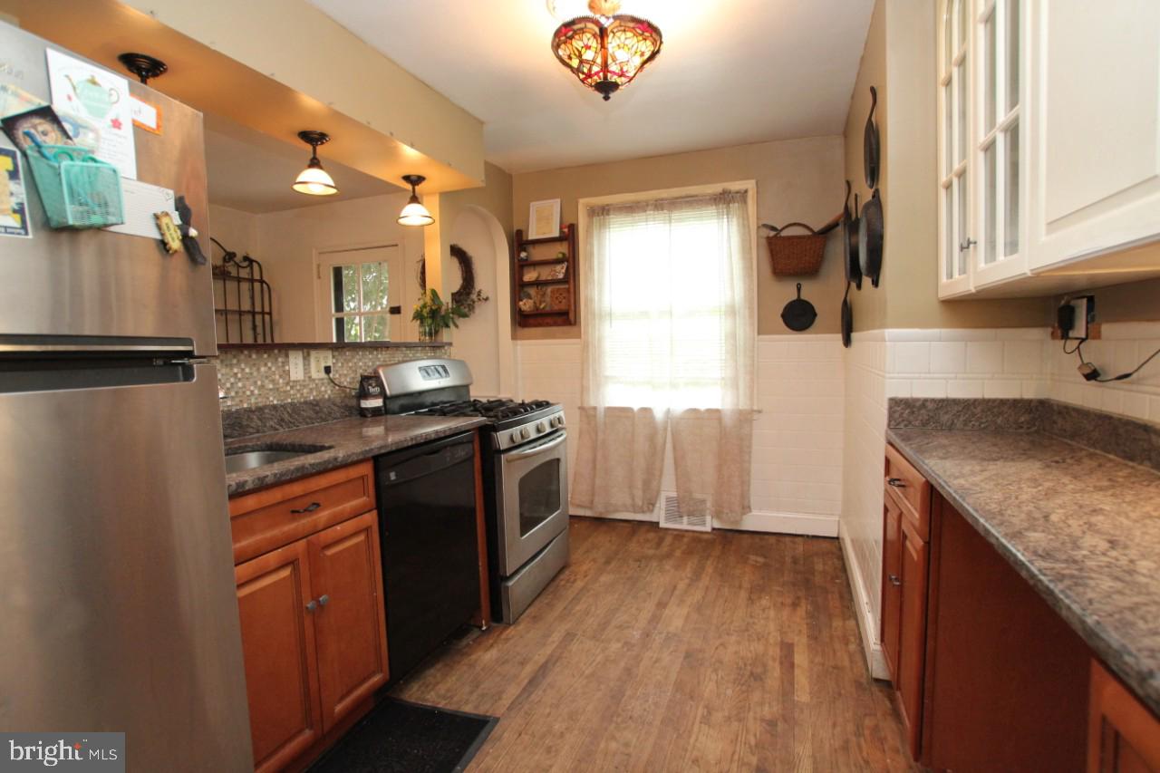 7352 Ryers Avenue Philadelphia, PA 19111 - Photo 4 of 21 Gallery Image 4