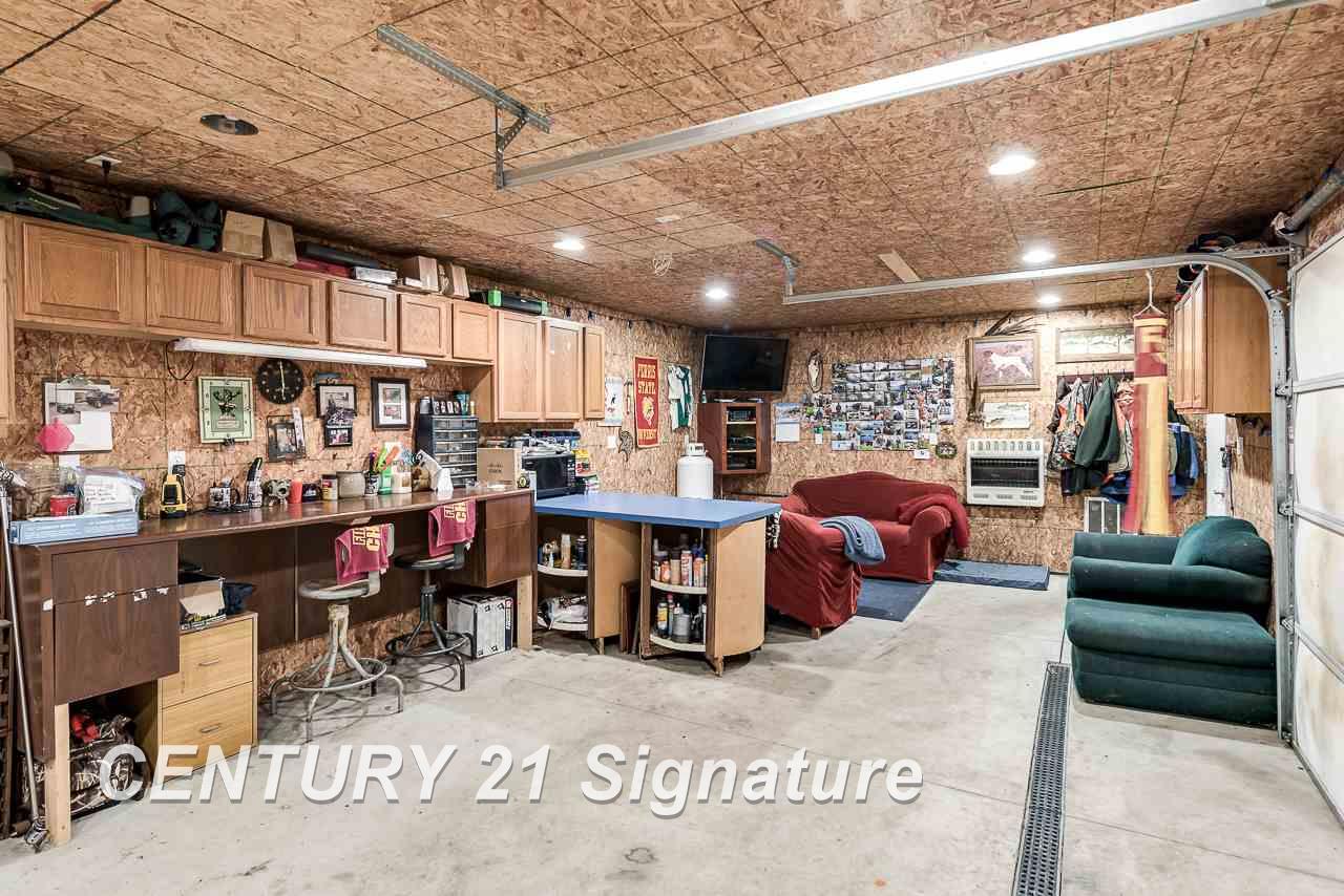 886 Schust Road Saginaw, MI 48604 - Photo 8 of 34
