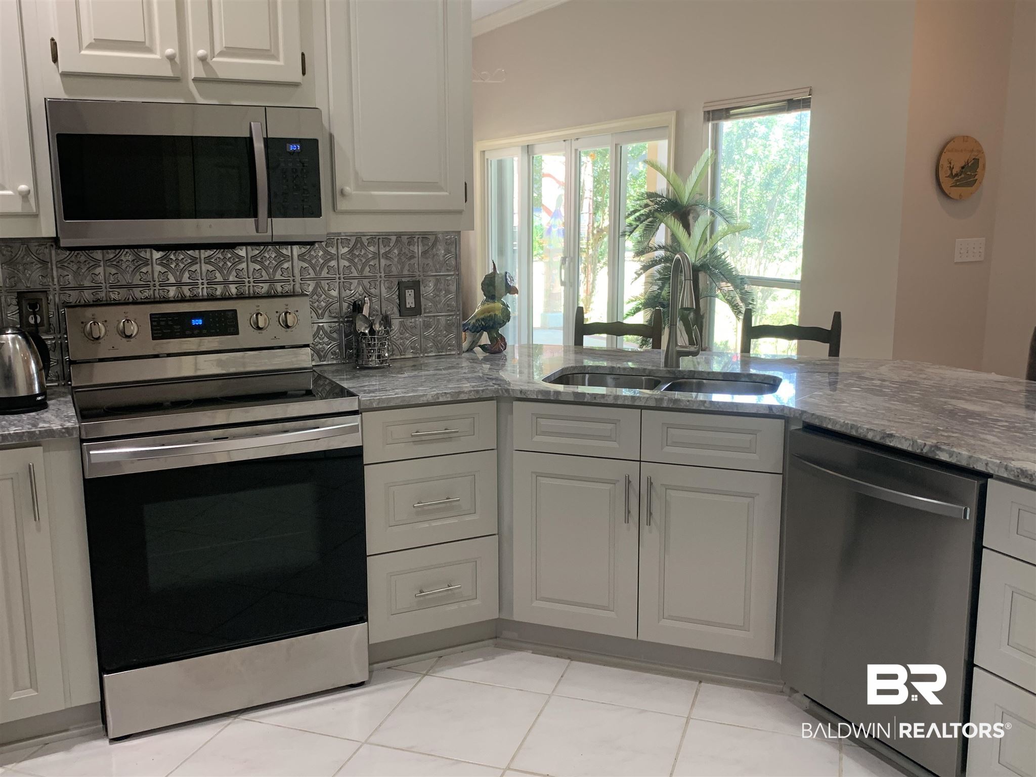 8136 Bay View Drive Foley, AL 36535 - Photo 10 of 36 Kitchen
