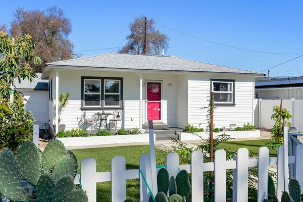 $750,000 | 385 Sunset Avenue, Oak View, CA 93022