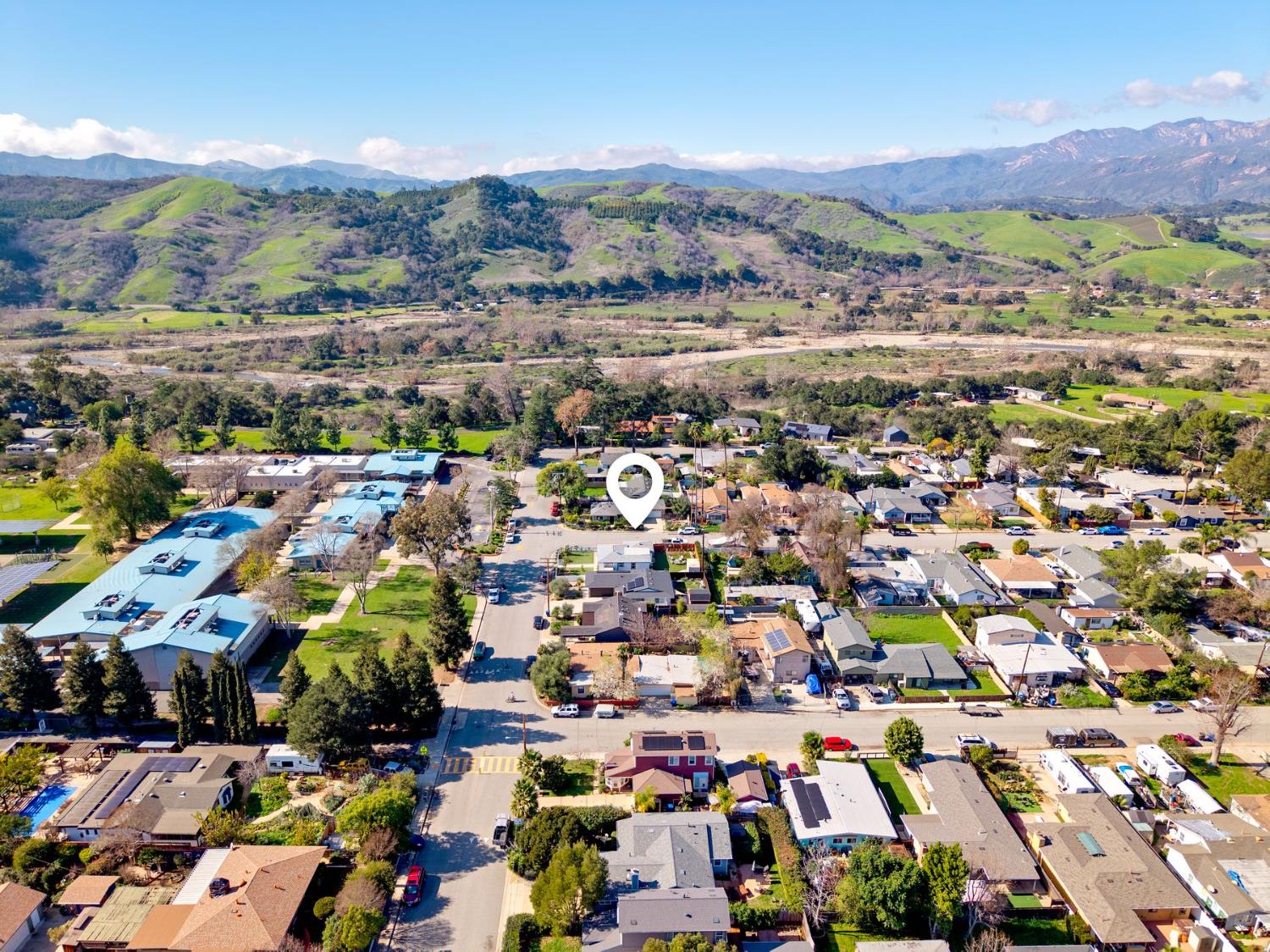 385 Sunset Avenue Oak View, CA 93022 - Photo 23 of 27 an aerial view of multiple house