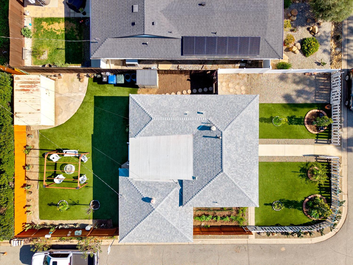 385 Sunset Avenue Oak View, CA 93022 - Photo 26 of 27 an aerial view of a kitchen with yard and retail shops