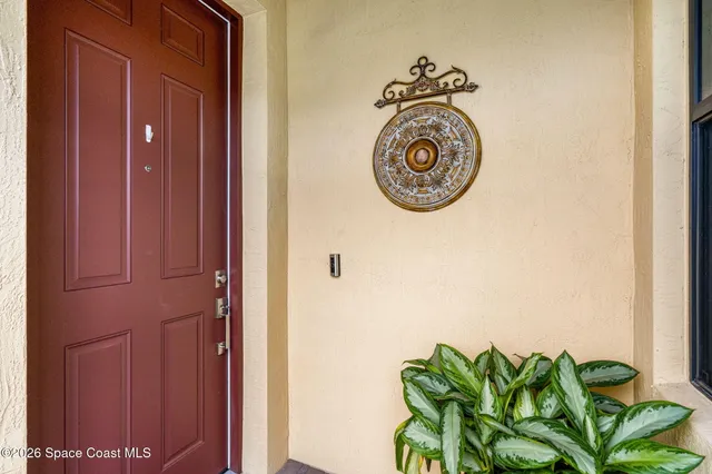 a close view of door lock