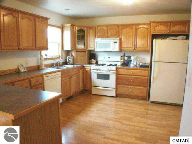 4580 West Fillmore Road Ithaca, MI 48847 - Photo 2 of 9 1771941-1.JPG