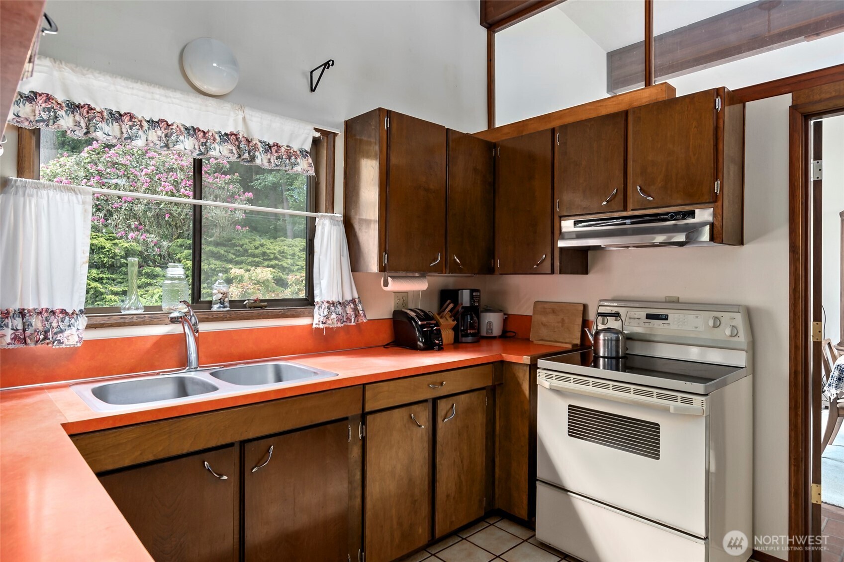 2423 Williams Road Oak Harbor, WA 98277 - Photo 11 of 40 Gallery Image 11