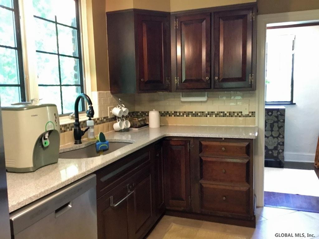 327 Loudon Road Colonie, NY 12211 - Photo 4 of 25 Photo 4