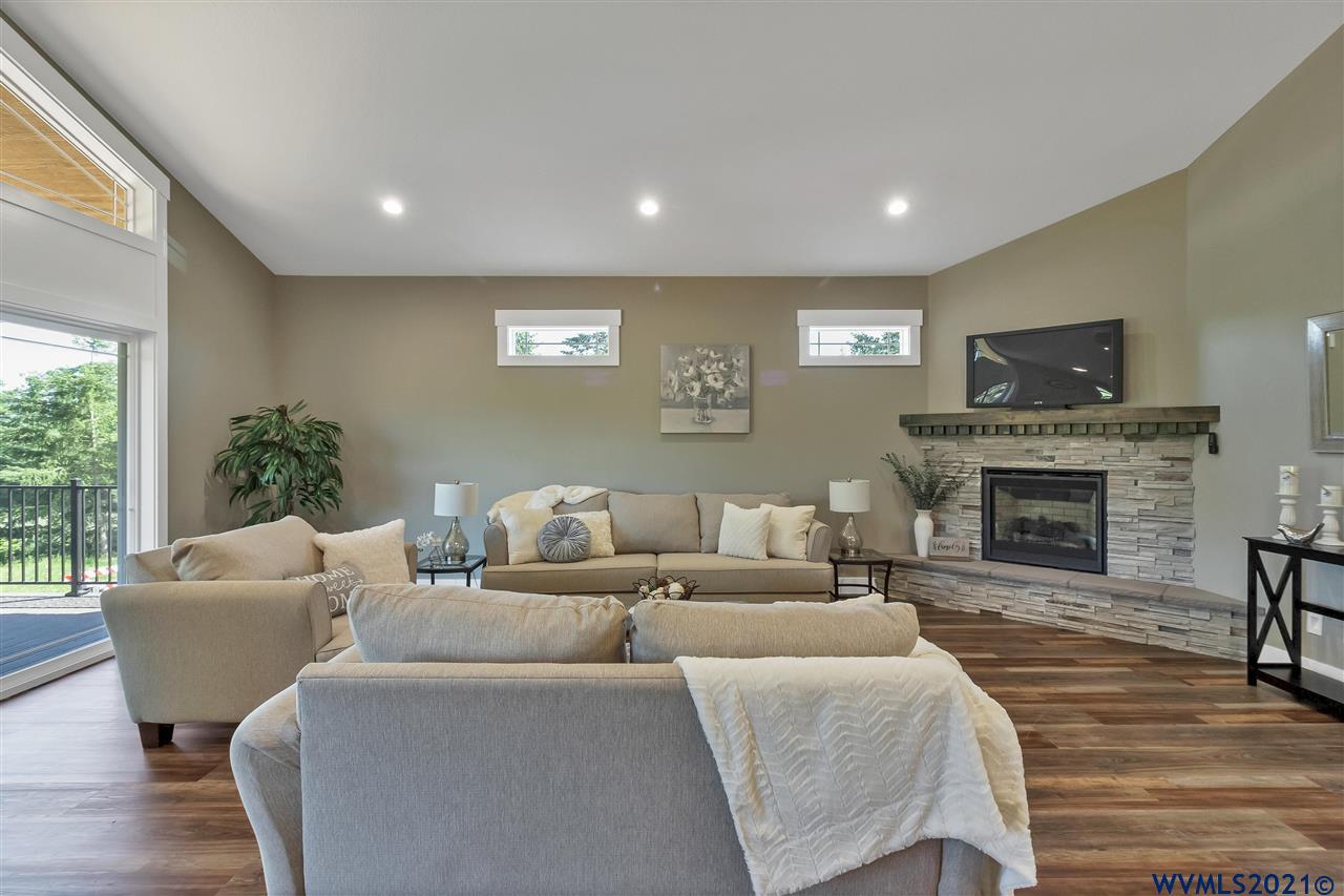 7036 Riva Ridge Drive Southeast Turner, OR 97392 - Photo 11 of 42 Gallery Image 11