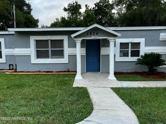 a front view of house with yard