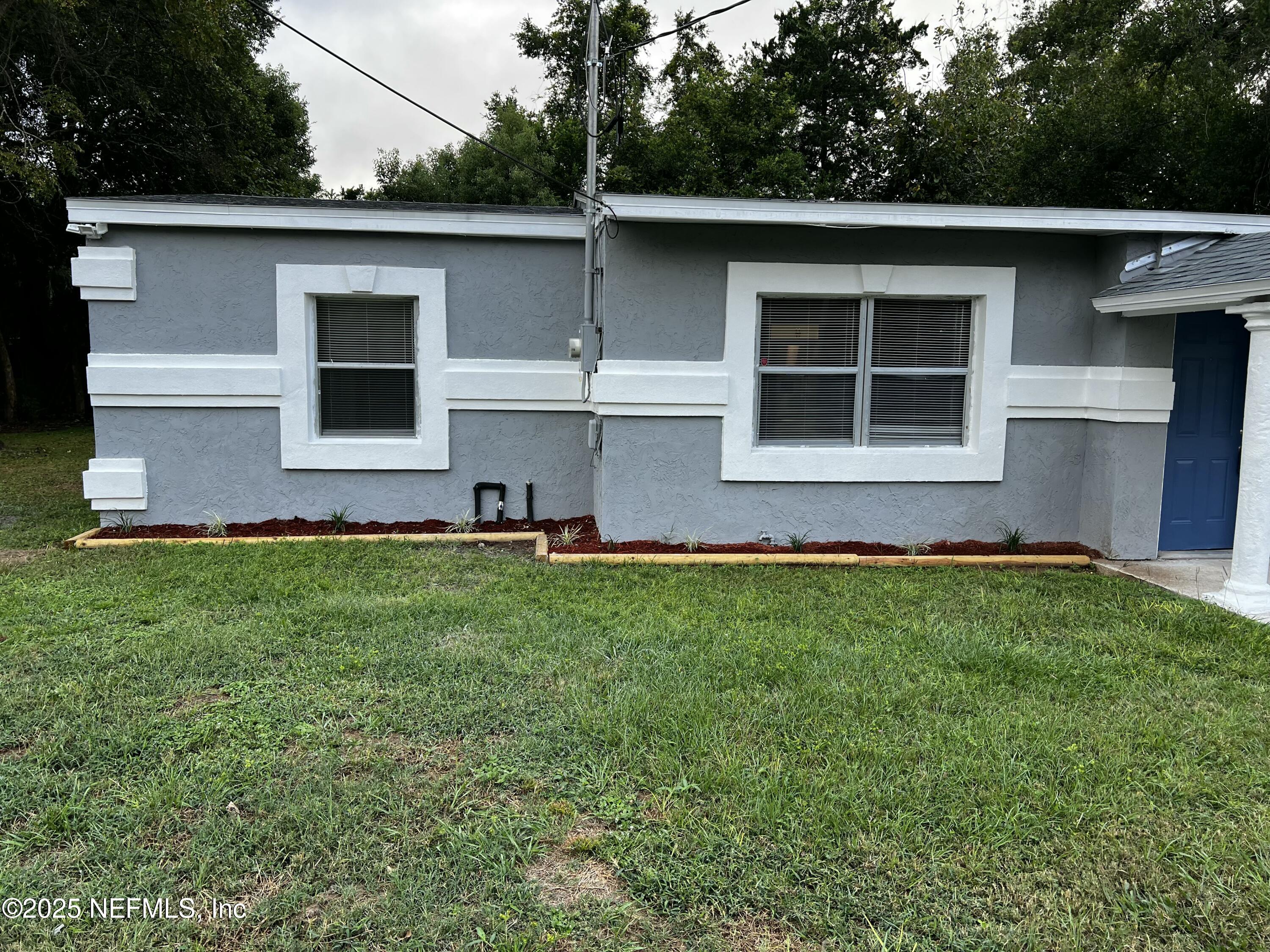 1826 Forest Hills Road Jacksonville, FL 32208 - Photo 2 of 14 a front view of house with yard