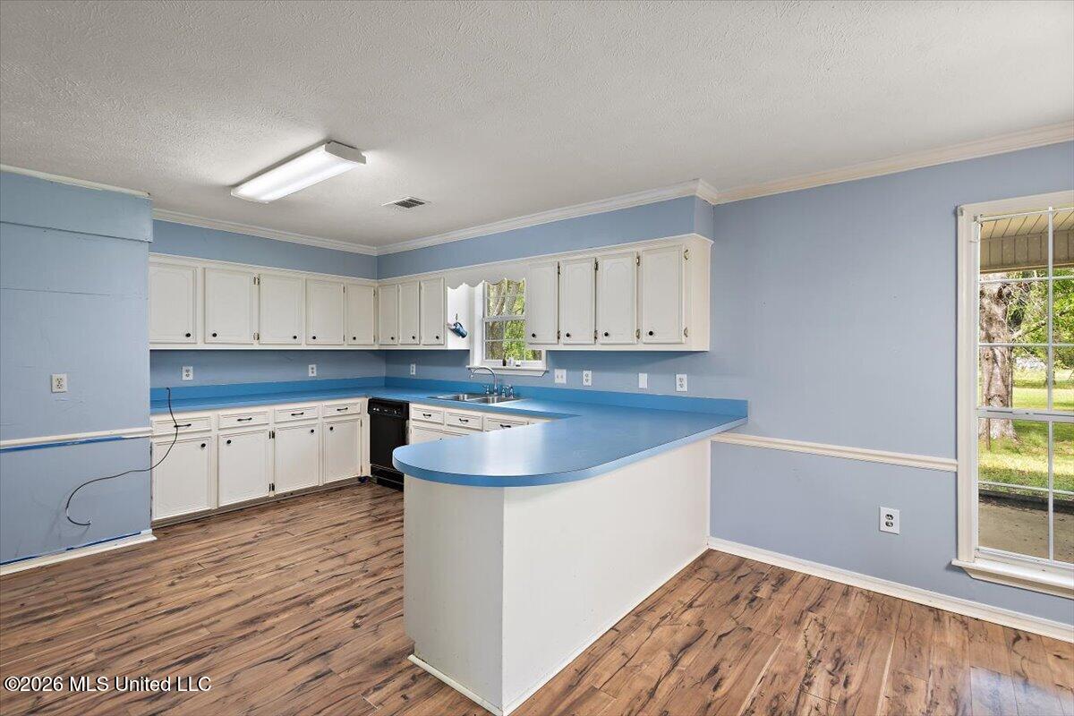 6126 Kaybrook Drive Byram, MS 39272 - Photo 8 of 23 Kitchen