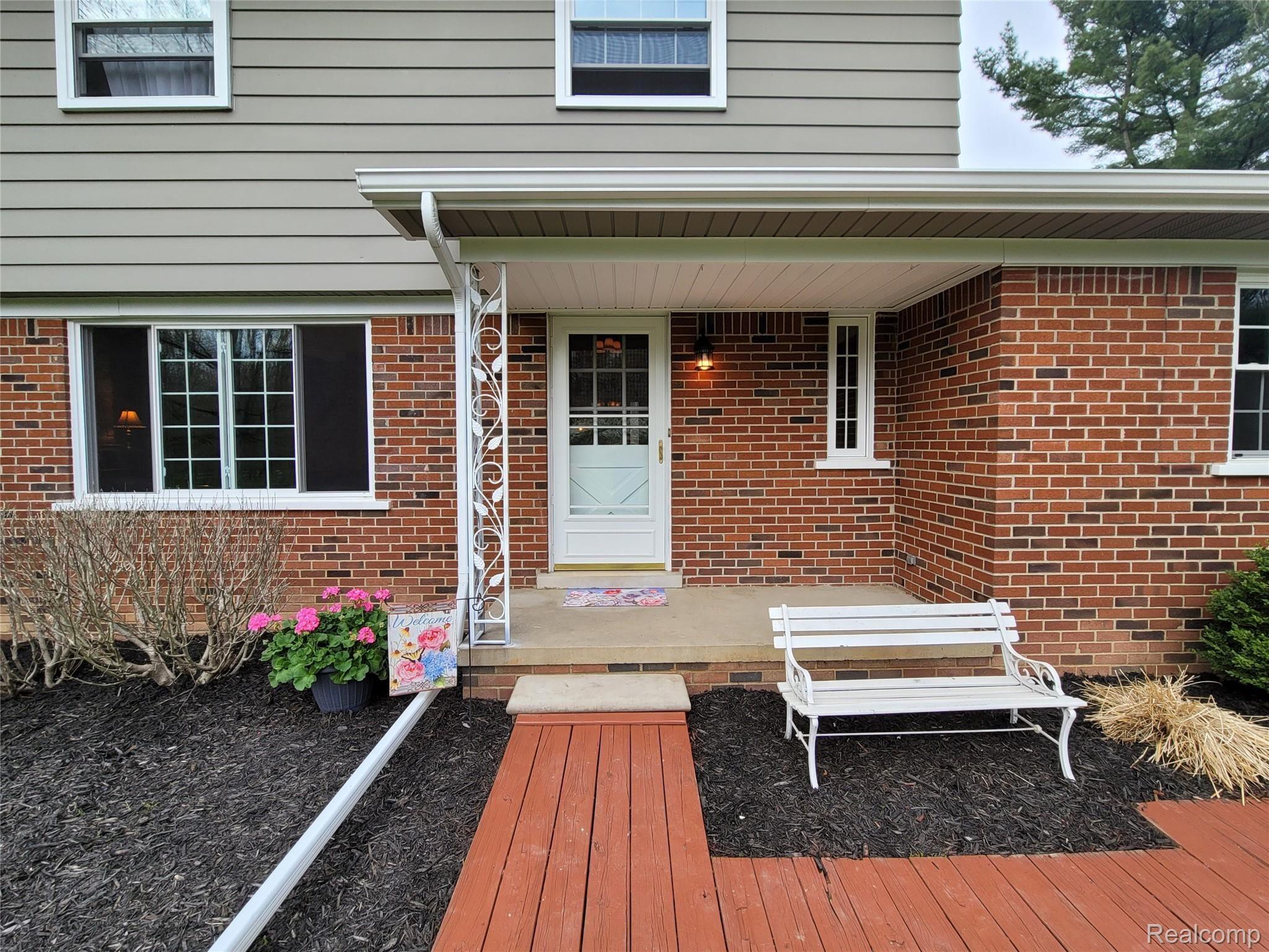 636 Argentine Road Howell, MI 48843 - Photo 2 of 38 20220508_190918.jpg