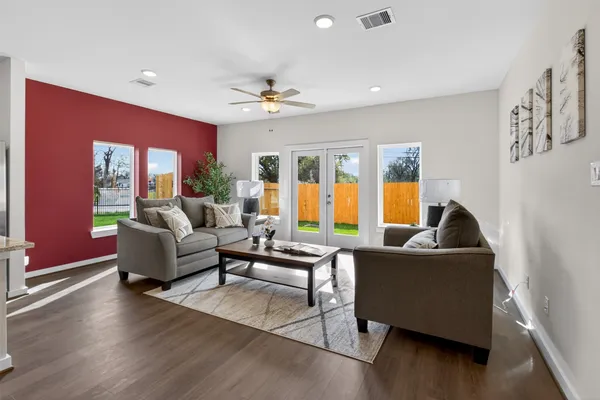 $2,350 | 9111 Highland Northern Way, Houston, TX 77088