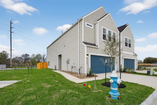 $2,350 | 9111 Highland Northern Way, Houston, TX 77088