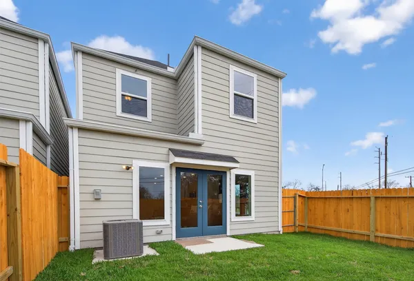 $2,350 | 9111 Highland Northern Way, Houston, TX 77088