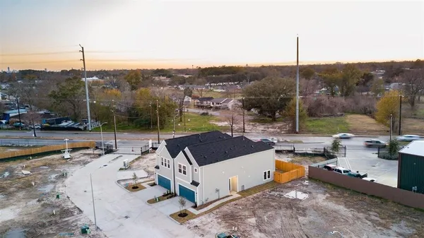 $2,350 | 9111 Highland Northern Way, Houston, TX 77088