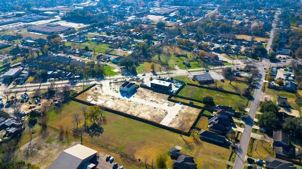 $2,350 | 9111 Highland Northern Way, Houston, TX 77088