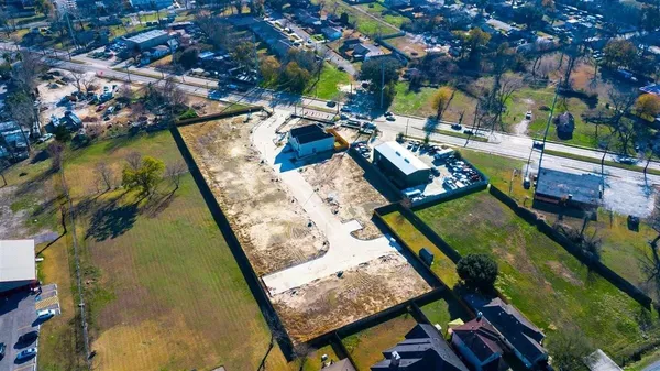 $2,350 | 9111 Highland Northern Way, Houston, TX 77088