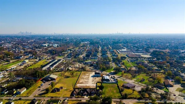 $2,350 | 9111 Highland Northern Way, Houston, TX 77088