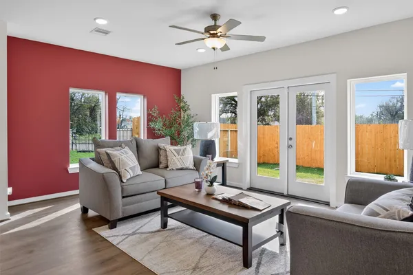 $2,350 | 9111 Highland Northern Way, Houston, TX 77088