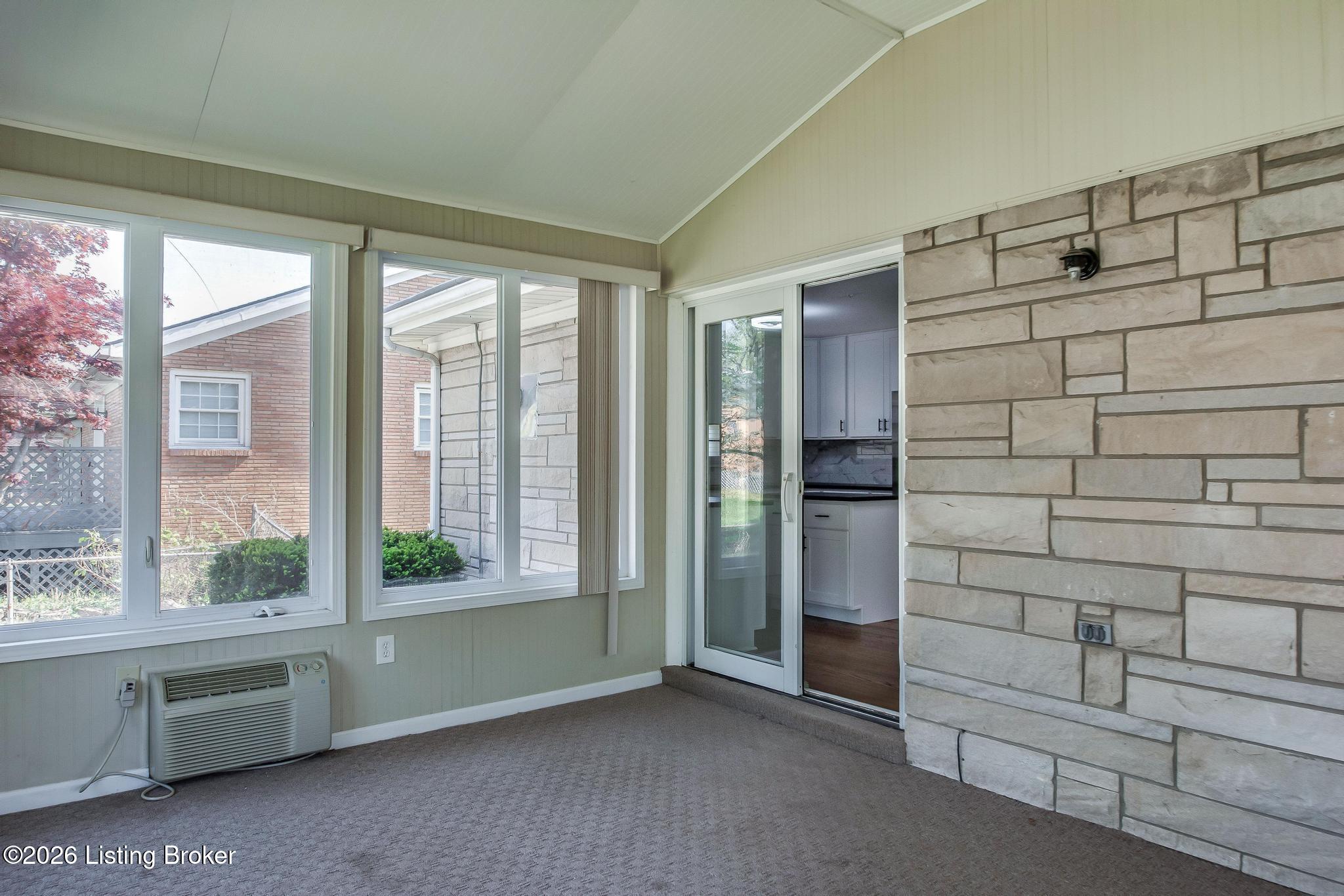 7702 Crestline Road Louisville, KY 40214 - Photo 12 of 32 7702_Crestline_Rd_40214_548