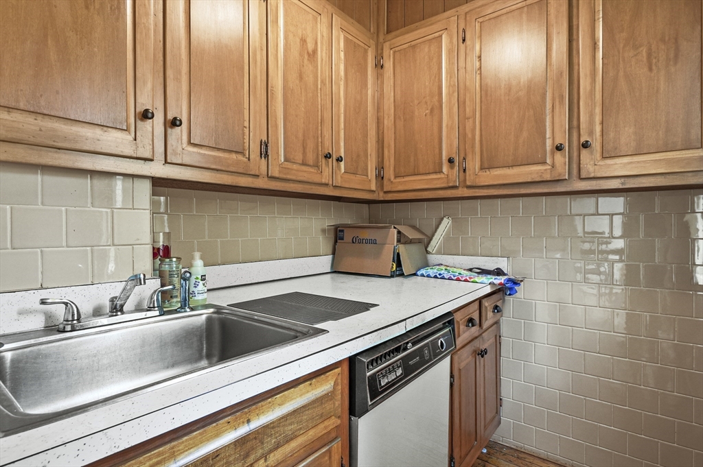 34-36 Stebbins Street Worcester, MA 01607 - Photo 10 of 40 Gallery Image 10