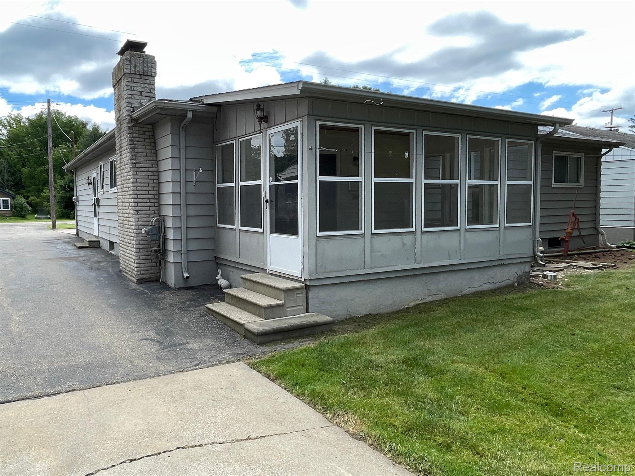 2291 Covert Road Burton, MI 48509 - Photo 10 of 12 Gallery Image 10