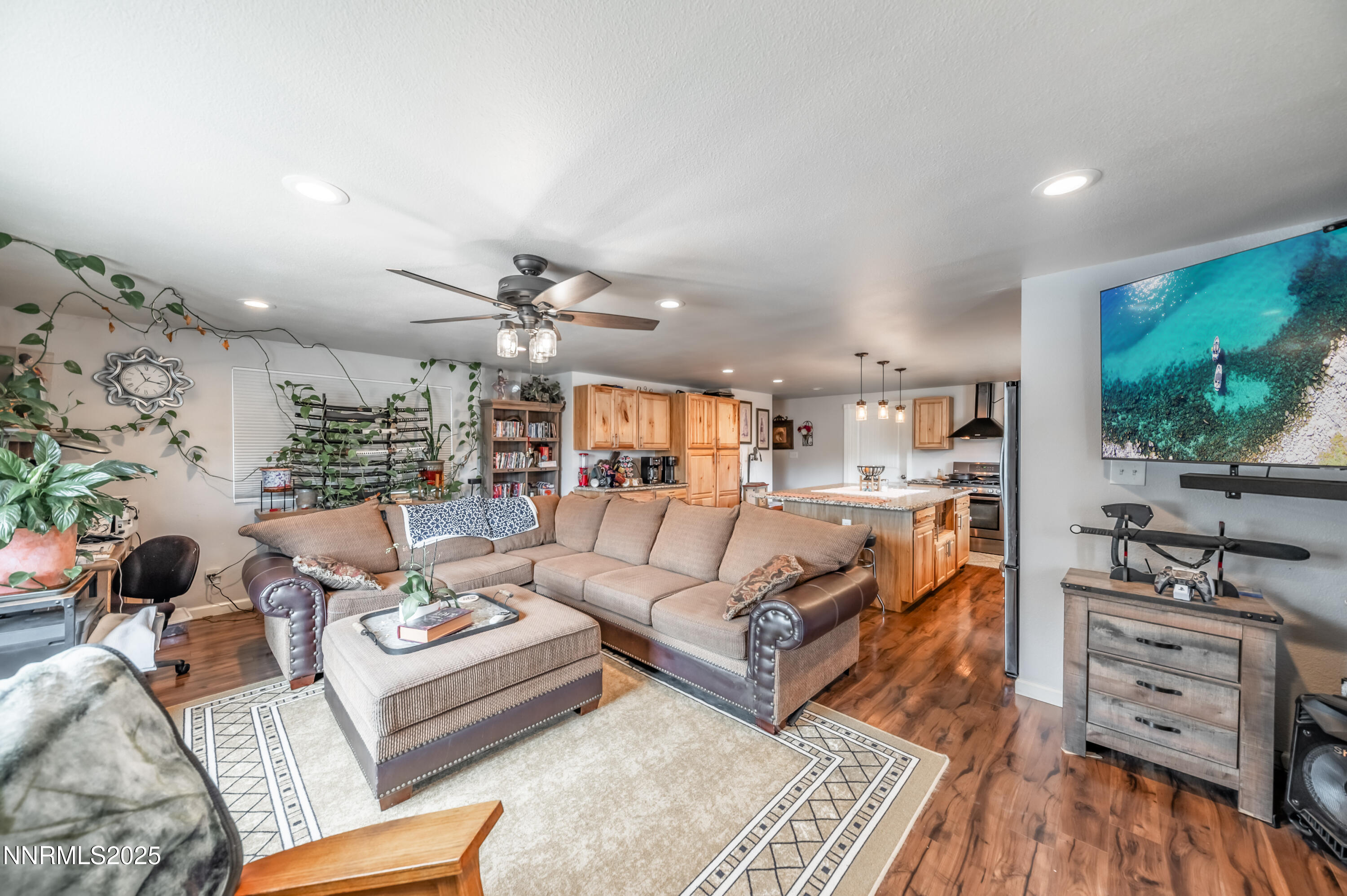 9365 Gremlin Way Reno, NV 89506 - Photo 12 of 33 g-1012