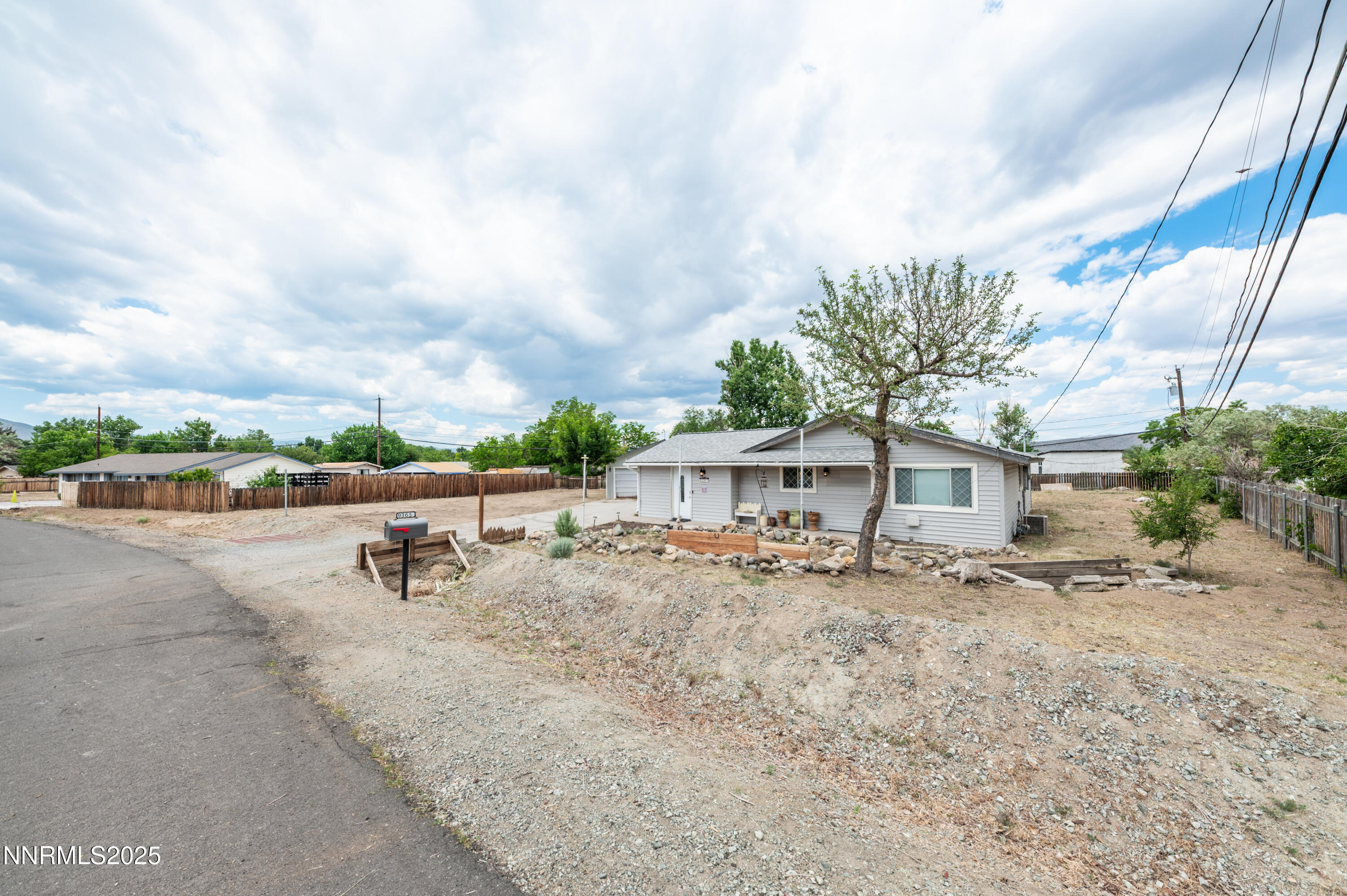 9365 Gremlin Way Reno, NV 89506 - Photo 3 of 33 g-1001