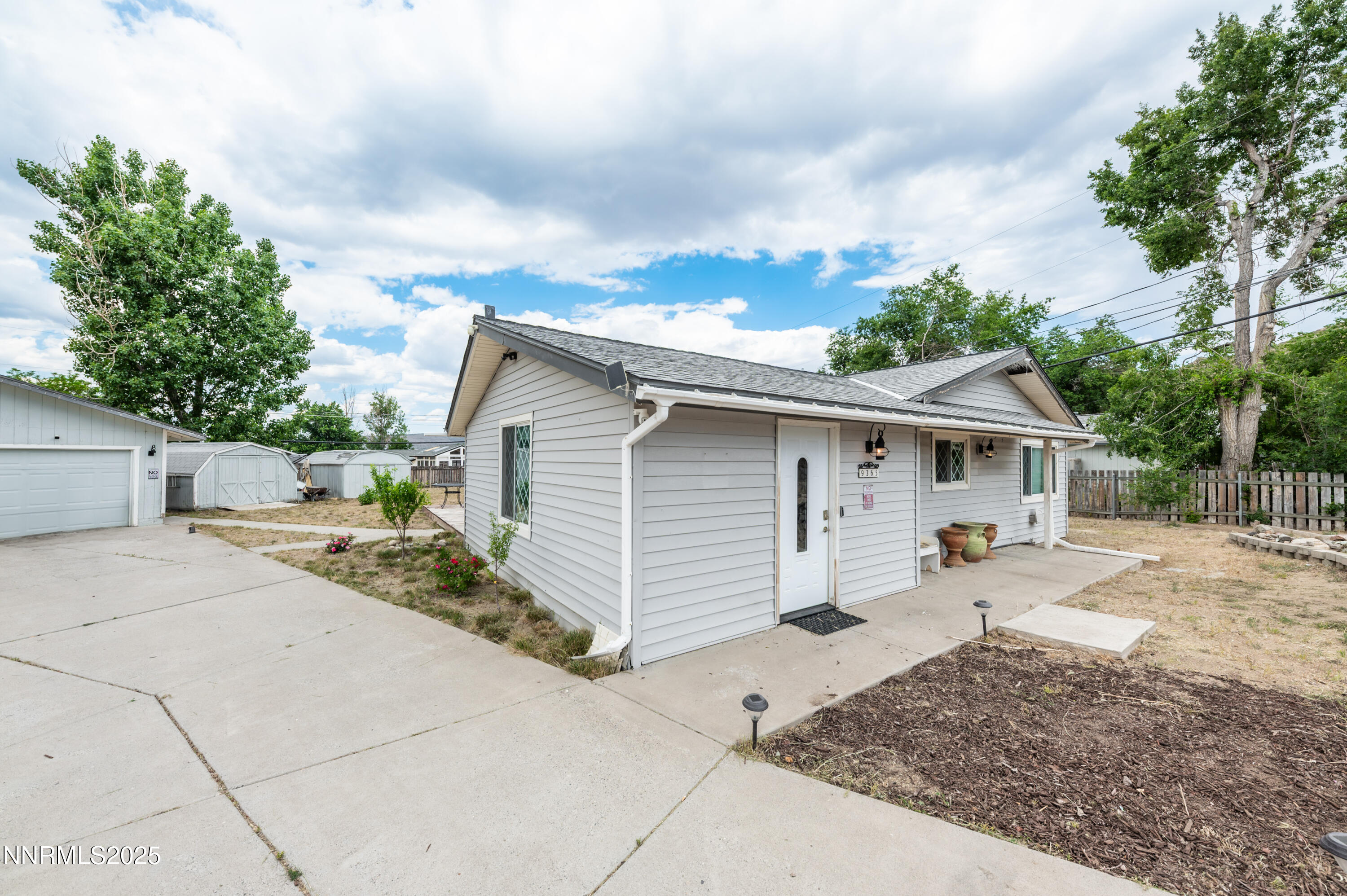 9365 Gremlin Way Reno, NV 89506 - Photo 8 of 33 g-1008