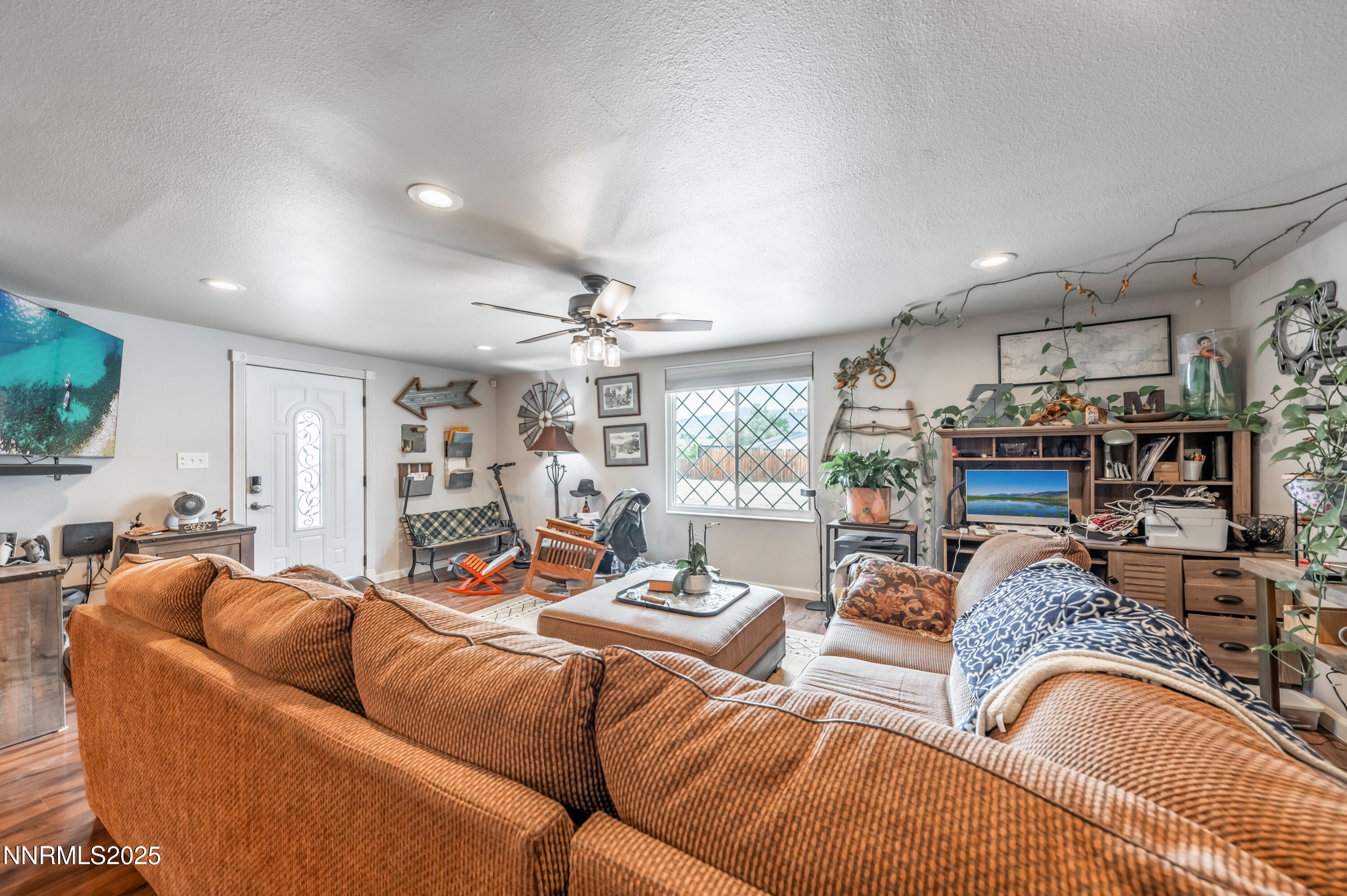 9365 Gremlin Way Reno, NV 89506 - Photo 9 of 33 g-1009