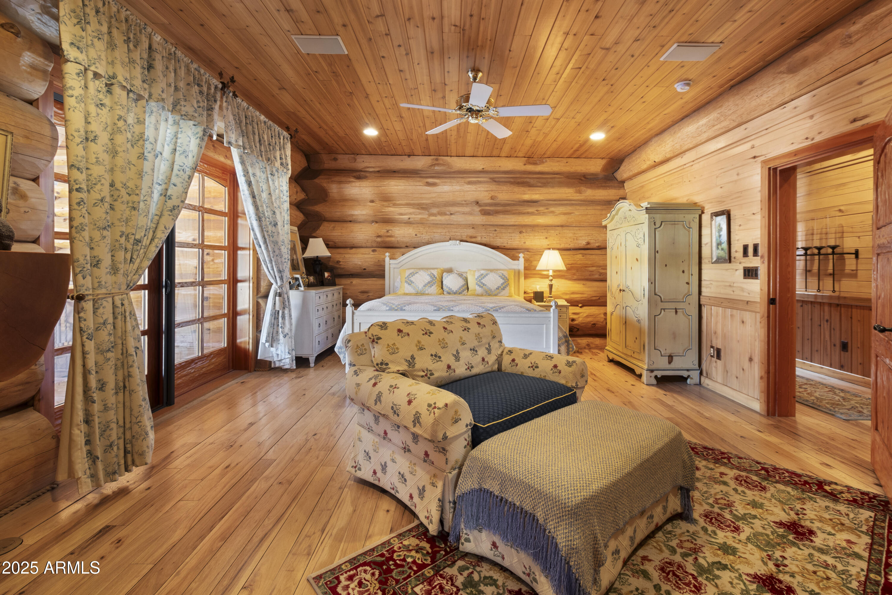 1613 Black Canyon Road Heber, AZ 85928 - Photo 18 of 98 a living room with furniture