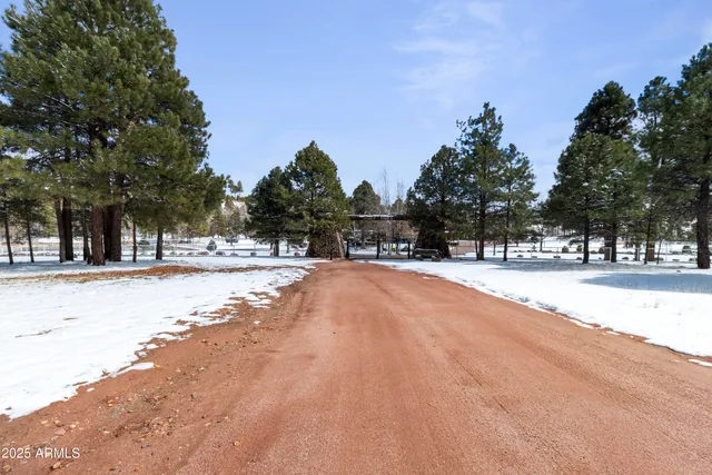 a view of a entryway door of the building