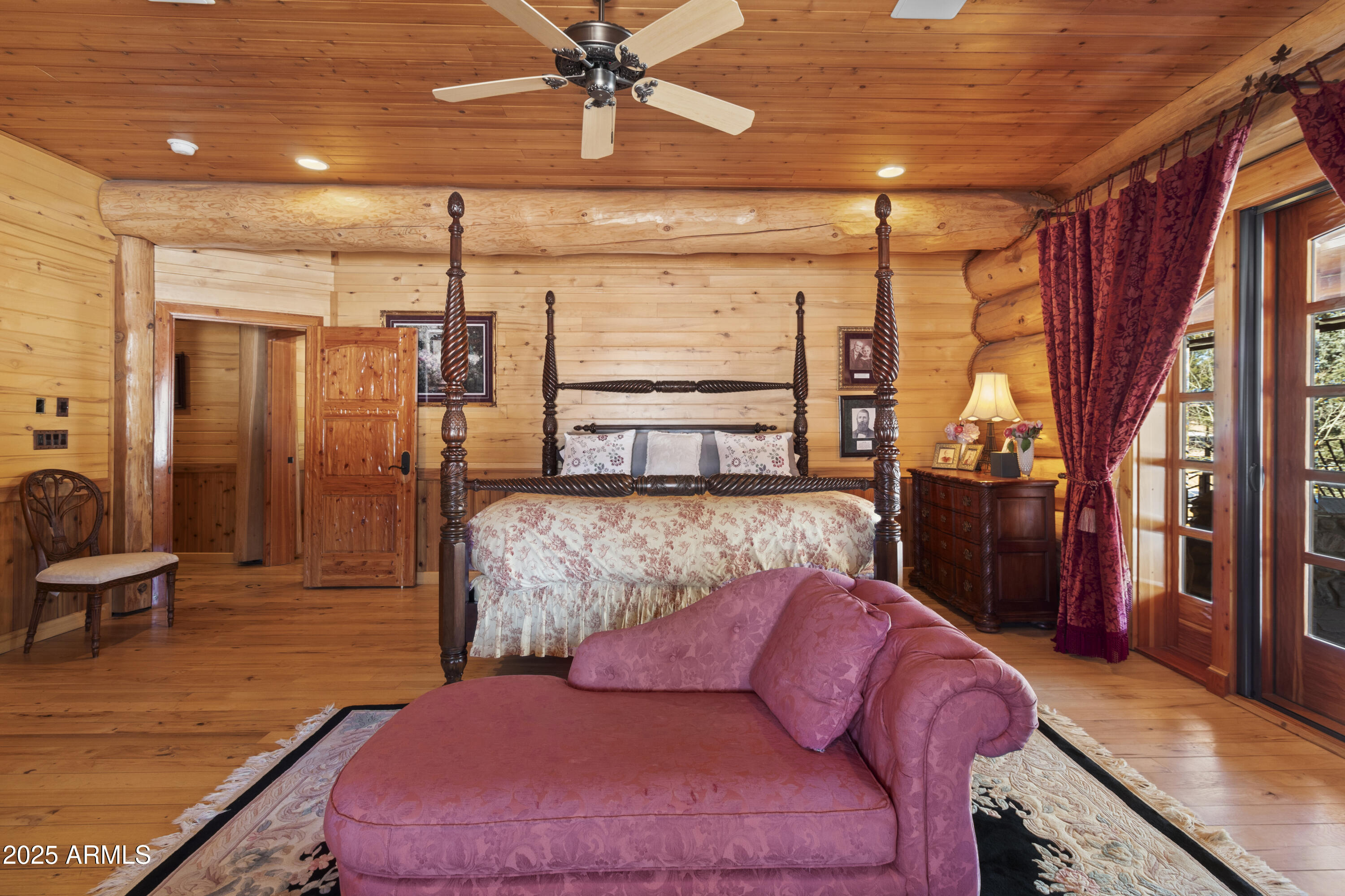 1613 Black Canyon Road Heber, AZ 85928 - Photo 23 of 98 a living room with furniture