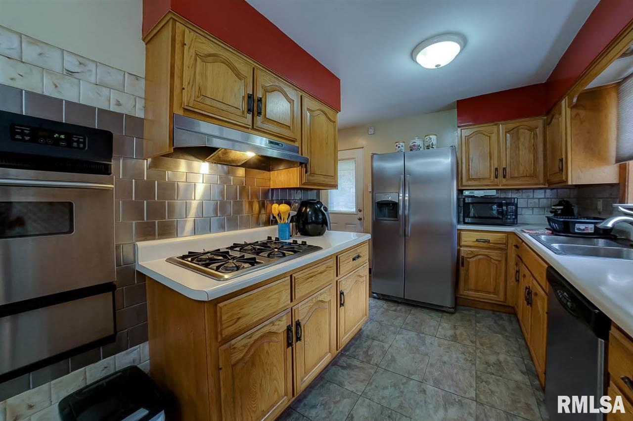4 Monica Court Springfield, IL 62702 - Photo 3 of 36