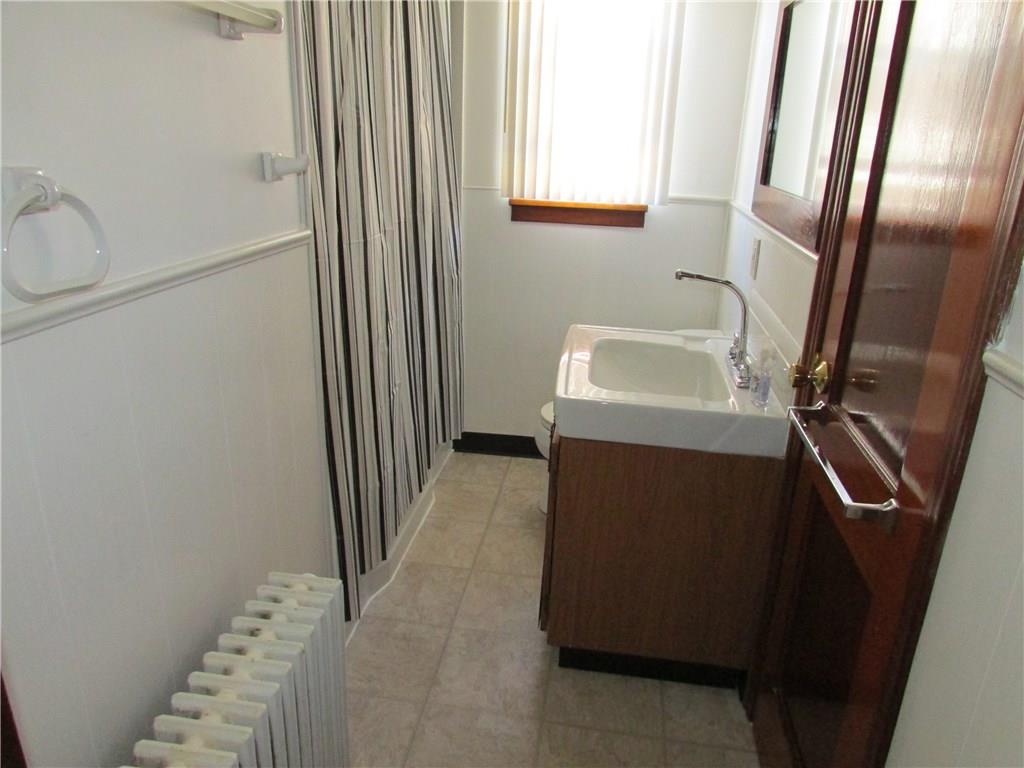 223 Simpson Howell Road Elizabeth, PA 15037 - Photo 17 of 25 Full bathroom on 1st floor