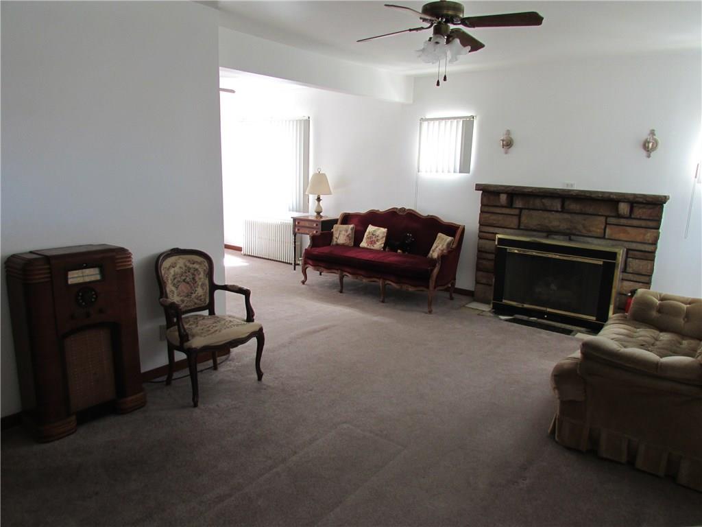 223 Simpson Howell Road Elizabeth, PA 15037 - Photo 10 of 25 Living Room