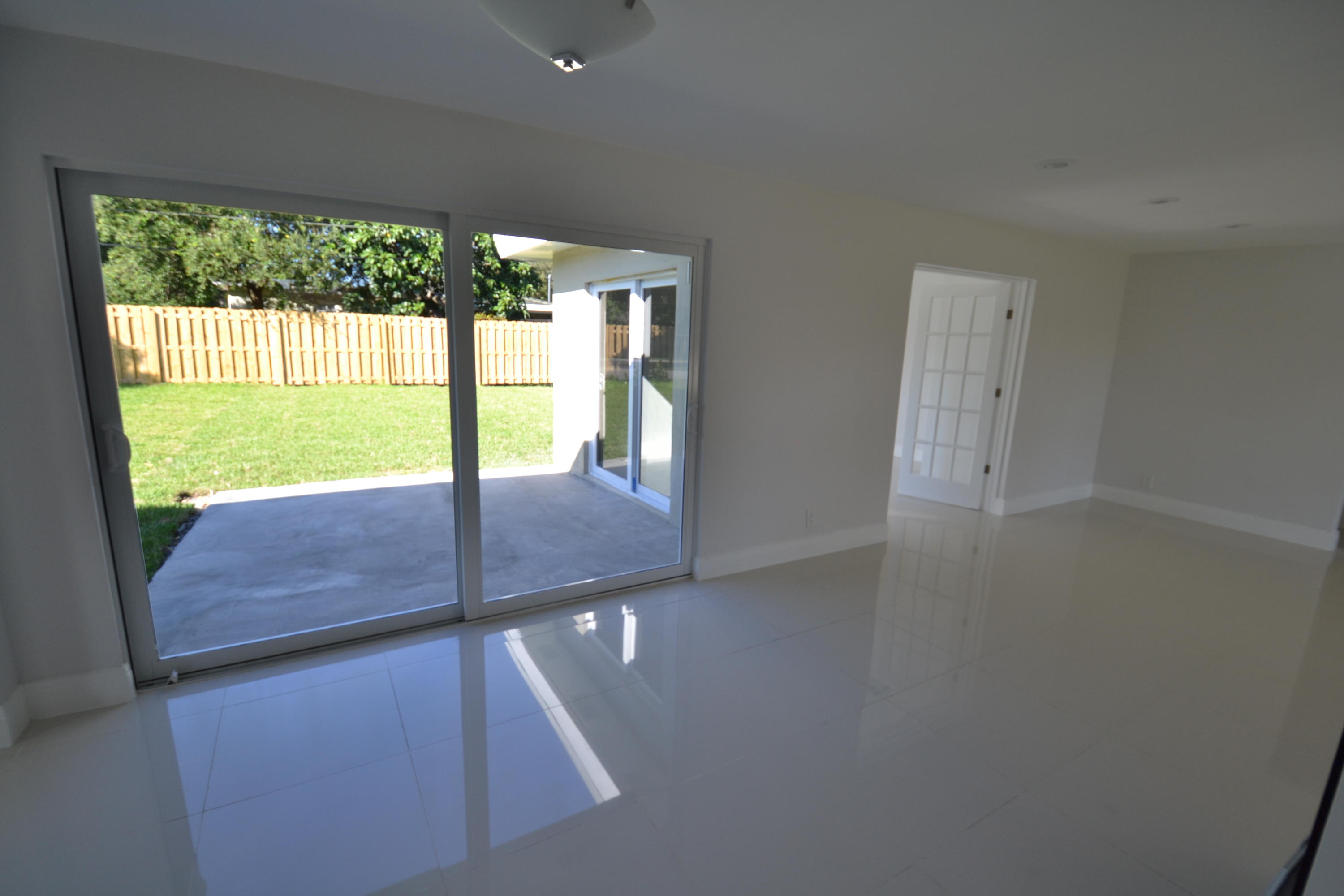261 Northwest 11th Street Boca Raton, FL 33432 - Photo 11 of 19 DSC_1328