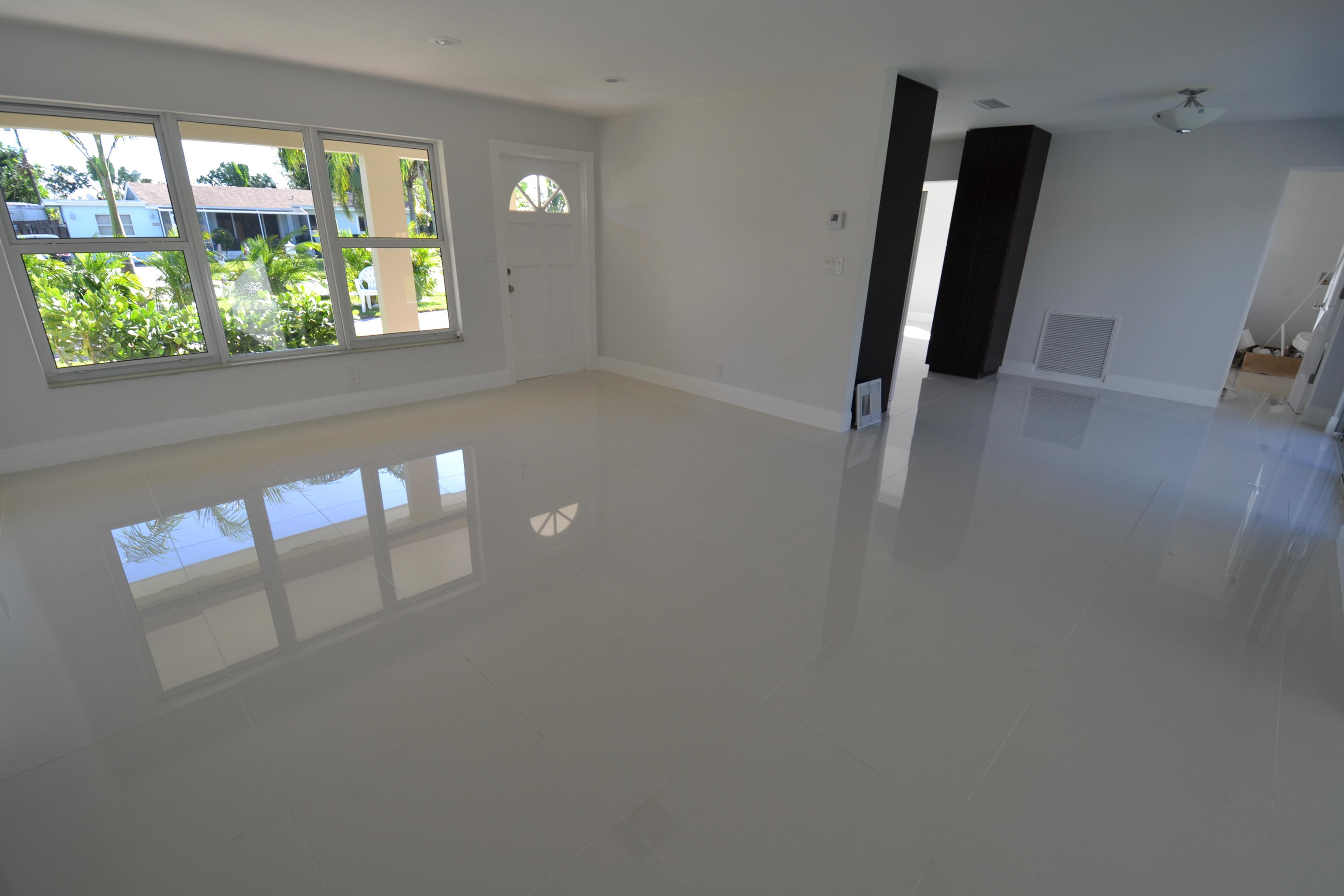 261 Northwest 11th Street Boca Raton, FL 33432 - Photo 4 of 19 DSC_1315